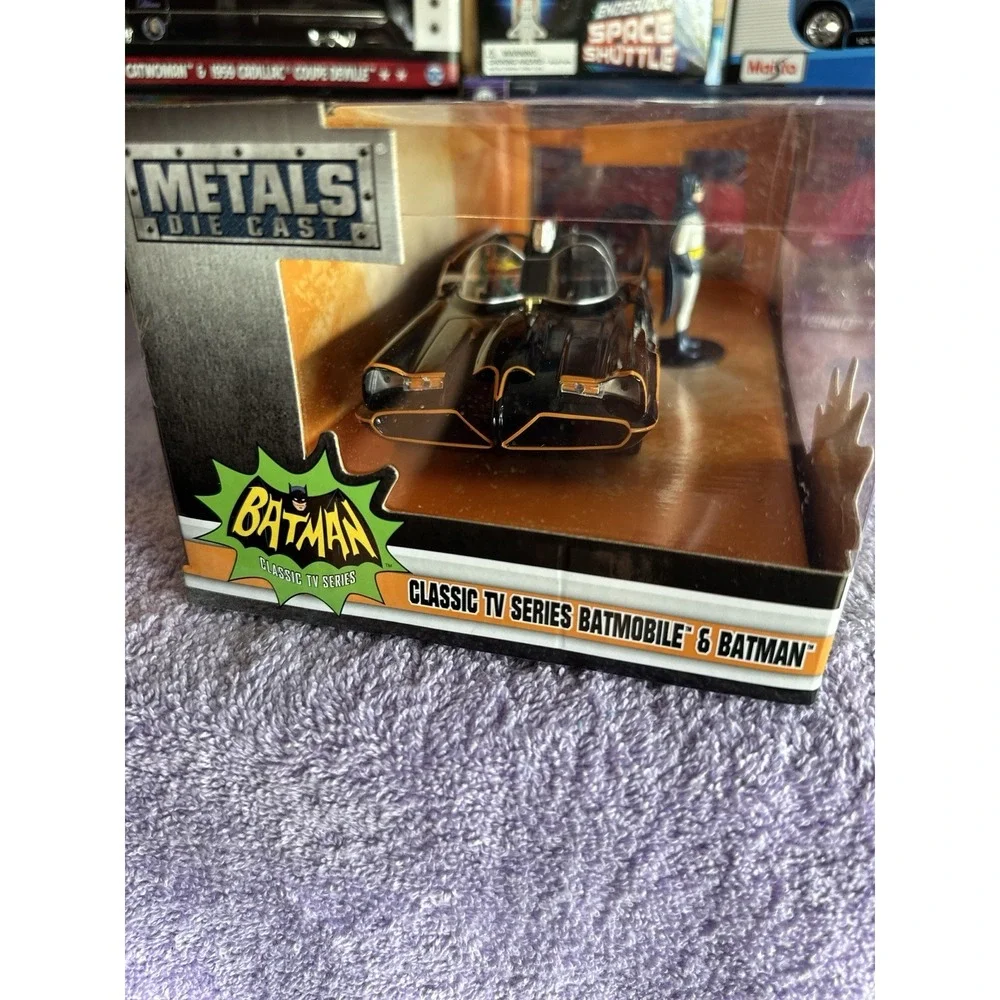 Jada Toys 31703 Batman Classic 1966 TV BATMOBILE 1 32‎ Scale Vehicle & Figure